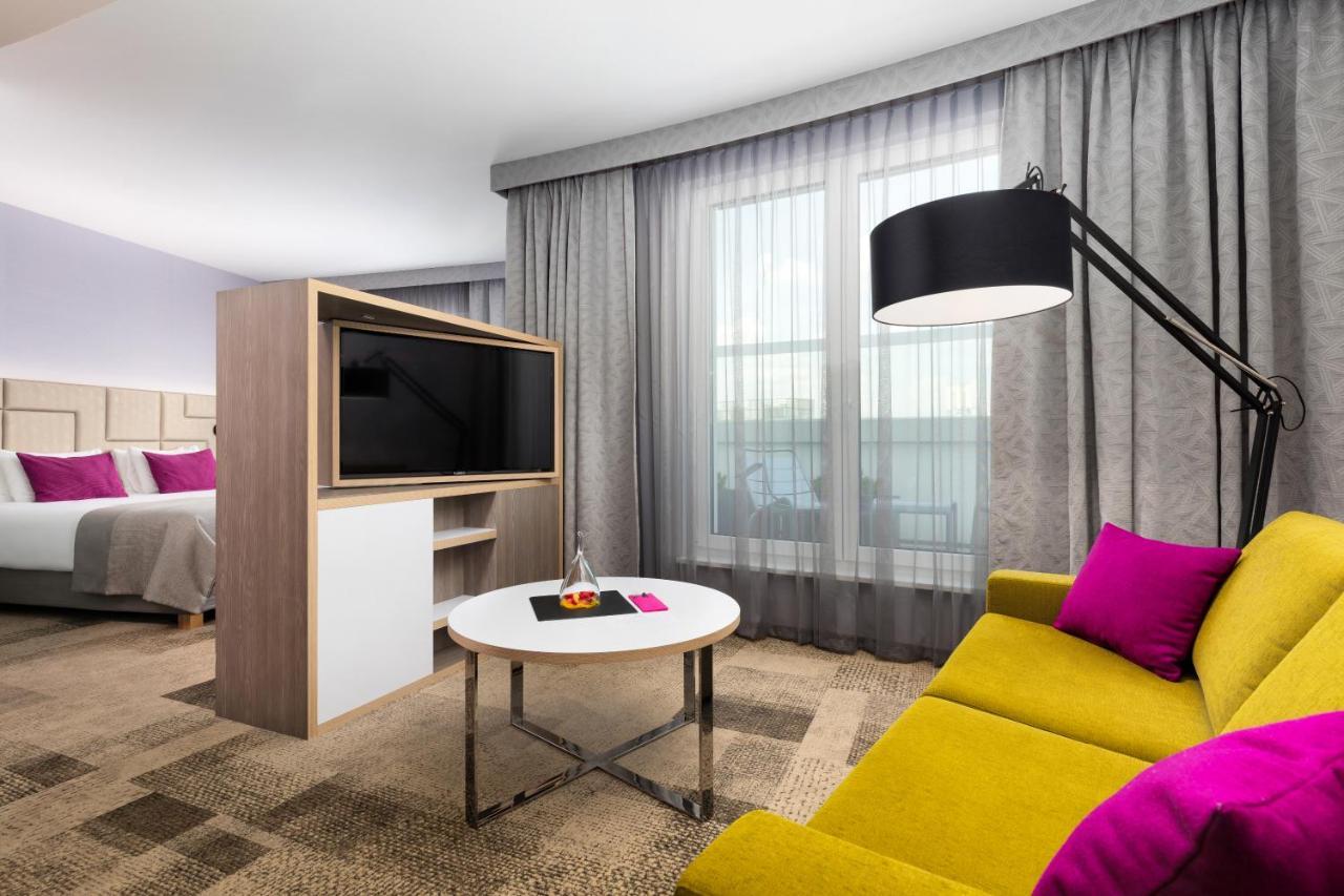 Junior Suite con 1 Letto Matrimoniale e Divano